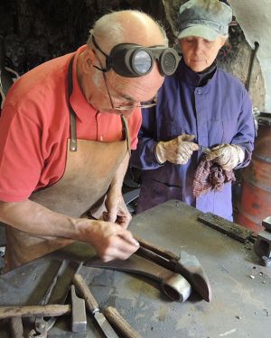 à l'atelier, complicité