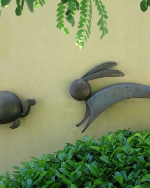 Le lièvre et la tortue, école de Levens (06)